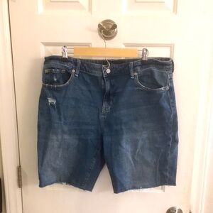Gap women’s 9” Bermuda Denim Shorts, 33 waist
